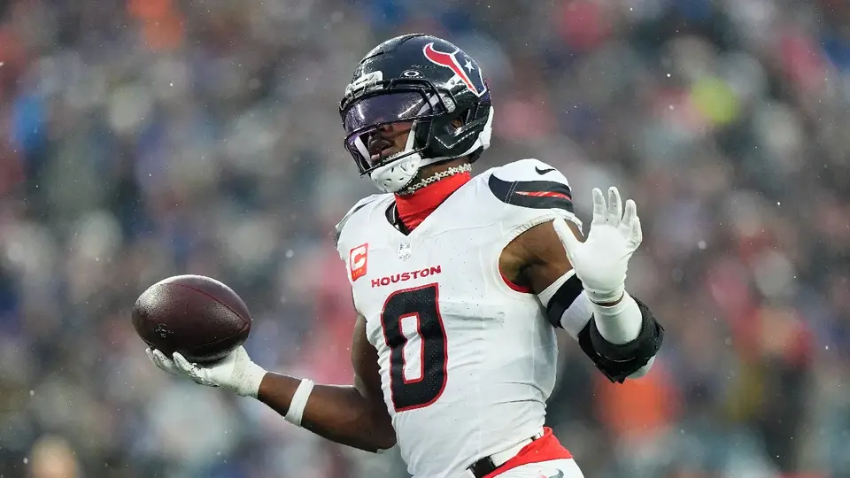 NFL multa a Azeez Al-Shaair, linebacker de Houston, por mensaje en apoyo a Palestina