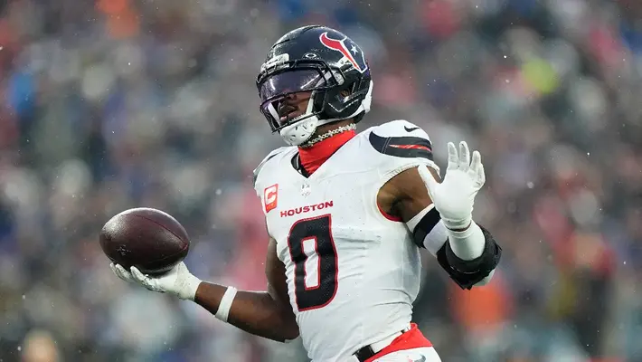 NFL multa a Azeez Al-Shaair, linebacker de Houston, por mensaje en apoyo a Palestina