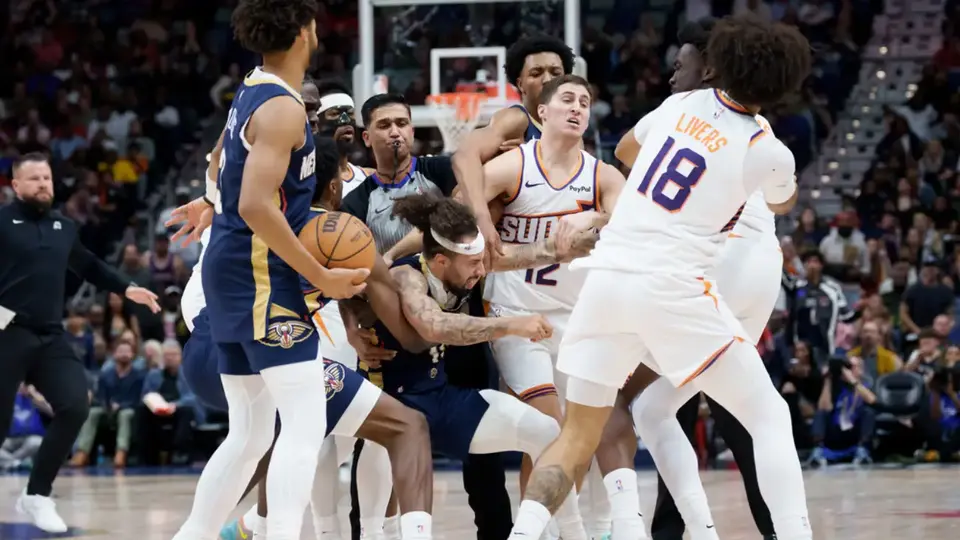 ¡Caos en la NBA! José Alvarado y Mark Williams intercambian golpes en pleno partido