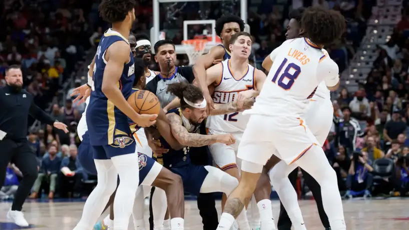 ¡Caos en la NBA! José Alvarado y Mark Williams intercambian golpes en pleno partido