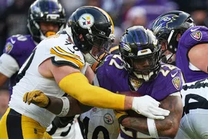 ¿Listo para los Playoffs? T.J. Watt vuelve a entrenar con Steelers tras cirugía pulmonar