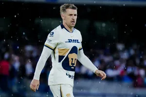 ¿Extraña México? Aaron Ramsey reaparece con indumentaria de Pumas