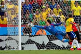 ¡Super Ochoa! FIFA recuerda la atajada de Paco Memo a Neymar en Brasil 2014