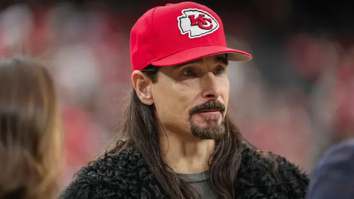 ¡Backstreet's back! Kevin Richardson presente en el juego de Kansas