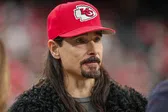 ¡Backstreet's back! Kevin Richardson presente en el juego de Kansas
