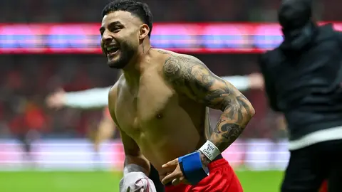"Qué ching** te quedó": Alexis Vega reacciona emocionado al tatuaje que una fan se hizo de él