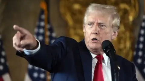 Trump insiste en que cárteles “gobiernan México” y anuncia ataques “por tierra”