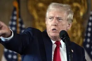 Trump insiste en que cárteles “gobiernan México” y anuncia ataques “por tierra”