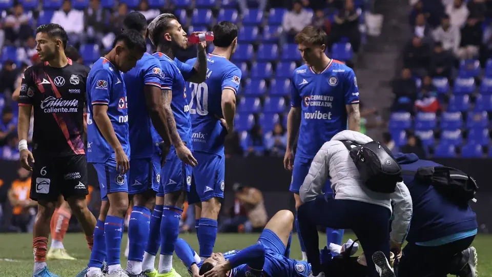 ¡De cárcel! Puebla se quedó con 10 tras fuerte entrada de Fernando Monarrez