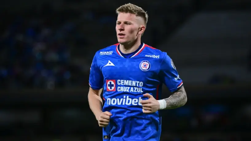 Mateusz Bogusz reportará con Cruz Azul este martes; el polaco tendrá una sanción administrativa