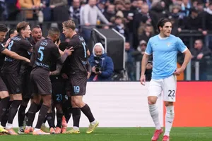 Napoli vence a Lazio a domicilio y mantiene acecho a AC Milan en la Serie A
