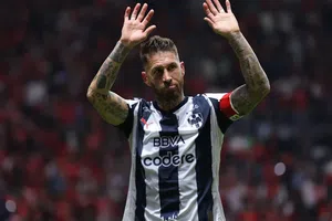Carlos Hermosillo arremete contra Sergio Ramos y Rayados