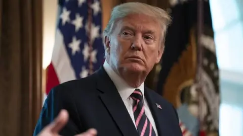 Trump se proclama “presidente en funciones de Venezuela”