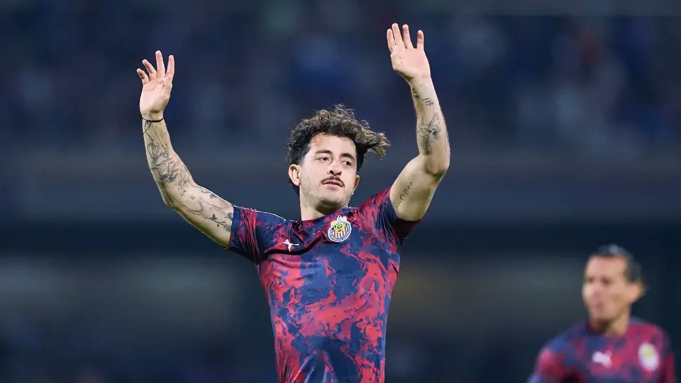 Chivas anuncia la salida de Alan Mozo; Pachuca lo presenta como su nuevo fichaje