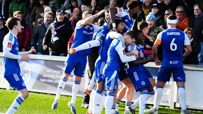 Sam Heathcote, el profesor que hizo historia en la FA Cup y volvió a clases como héroe
