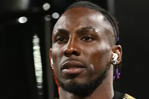 ¡No para! Julián Quiñones brilla y anota hat-trick en Arabia Saudita contra Al-Fayha