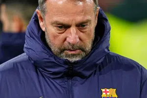 Hansi Flick lanza dardo a Dro: la joya del Barcelona pidió su salida del club