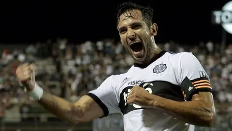 Roque Santa Cruz, a sus 44 años de edad, jugará la Copa Sudamericana con el Nacional