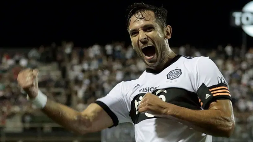 Roque Santa Cruz, a sus 44 años de edad, jugará la Copa Sudamericana con el Nacional