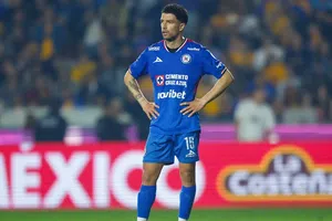 Larcamón rompe el silencio y explica por qué salió Nacho Rivero de Cruz Azul