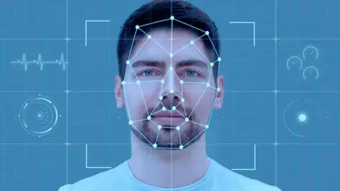 Estados Unidos tomará tus huellas, iris y voz si quieres entrar: así es la medida biométrica obligatoria