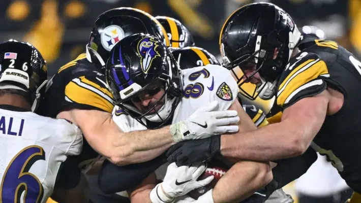 Pittsburgh Steelers, con drama incluido, vencen a los Ravens y se meten a la Postemporada