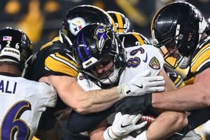 Pittsburgh Steelers, con drama incluido, vencen a los Ravens y se meten a la Postemporada