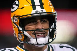 ¿El Grinch de Green Bay? Redes explotan contra Jordan Love por sus "baratos" regalos de Navidad