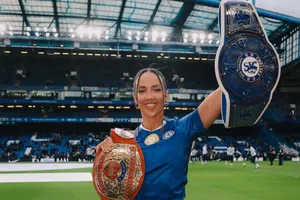 ¿Vivan los Chelseas? Chelsea Green estuvo en Stamford Bridge en la victoria ante Brentford