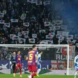 Aficionado del Barcelona es retirado del estadio tras infiltrarse en la zona del Espanyol
