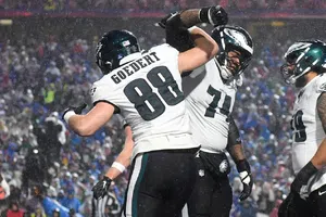 Allen falla y Philadelphia consigue una sufrida victoria en Buffalo