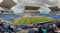 Les pega el horario: Afición de Cruz Azul abandona al equipo en su debut en Puebla