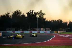 Sin Rowland ni Dennis, Sebastien Buemi se lleva el poleman en el e-Prix de la Ciudad de México