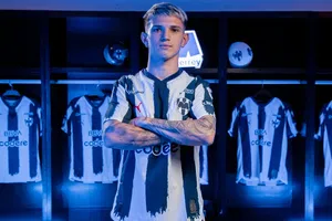 Luca Orellano se ilusiona con plantilla de Rayados durante su presentación