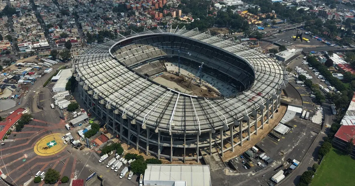 ¡Cada vez más cerca! Instalan la nueva cancha del Estadio Azteca | RÉCORD