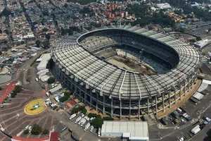 ¡Cada vez más cerca! Instalan la nueva cancha del Estadio Azteca