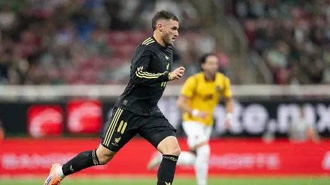 Revelan que Vasco Aguirre llevará a Santiago Giménez al Mundial sin importar forma física