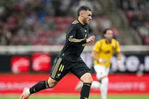 Revelan que Vasco Aguirre llevará a Santiago Giménez al Mundial sin importar forma física