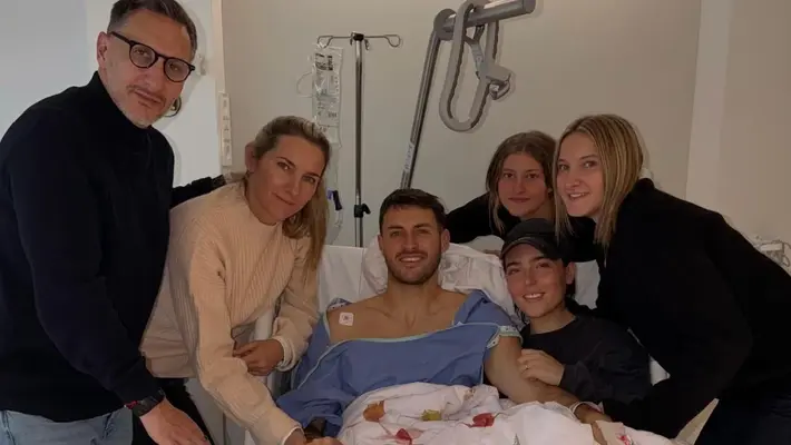 ¡Llevadita! Hermana de Santiago Giménez se burla de su lesión