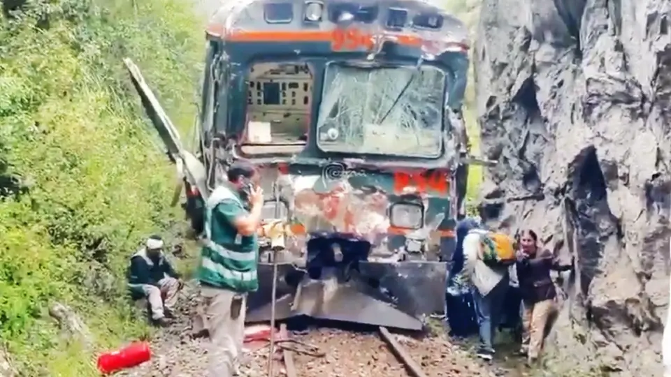VIDEO / Ahora dos trenes turísticos chocan de frente: hay un muerto y más de 30 heridos