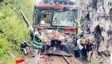 VIDEO / Ahora dos trenes turísticos chocan de frente: hay un muerto y más de 30 heridos