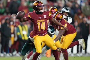 Josh Johnson será el QB titular para Washington en el partido navideño ante los Cowboys