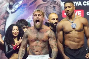 Así reaccionó Jake Paul tras el accidente de Anthony Joshua en Nigeria