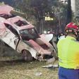VIDEO: Auto de lujo se estrella contra el Tren Ligero en CDMX; fallece un tripulante