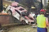 VIDEO: Auto de lujo se estrella contra el Tren Ligero en CDMX; fallece un tripulante