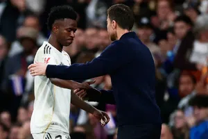 Xabi Alonso manda mensaje tras silbidos en contra de Vinicius en el Santiago Bernabéu