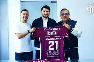 ¡Delantero desde Europa! Necaxa hace oficial la llegada de Julián Carranza