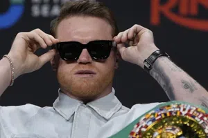 ¡Está de vuelta! Canelo Álvarez reaparece en entrenamiento tras cirugía del codo