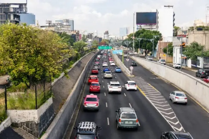 El objetivo del Doble Hoy No Circula es reducir la emisión de contaminantes por los autos. / Pixabay