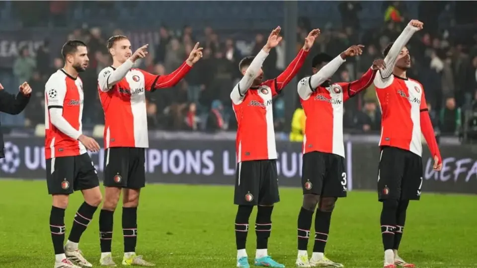 Necaxa busca reforzar su delantera con jugador del Feyenoord
